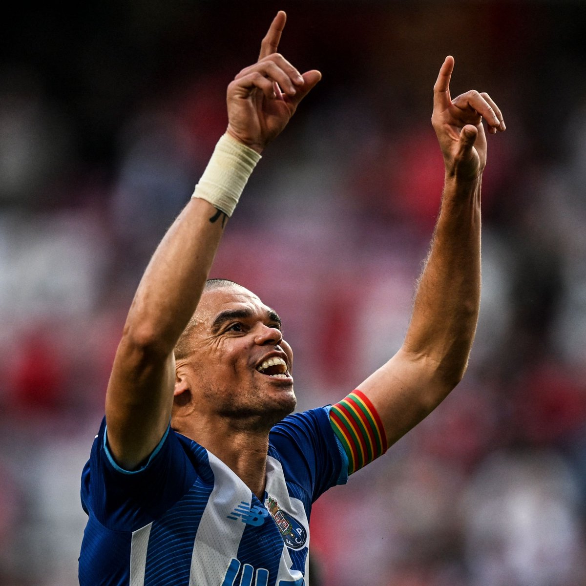 ChampionsLeague's tweet photo. 🔵⚪️ Porto were crowned champions of Portugal for the 30th time 🏆

#UCL https://t.co/myIPMc96jl