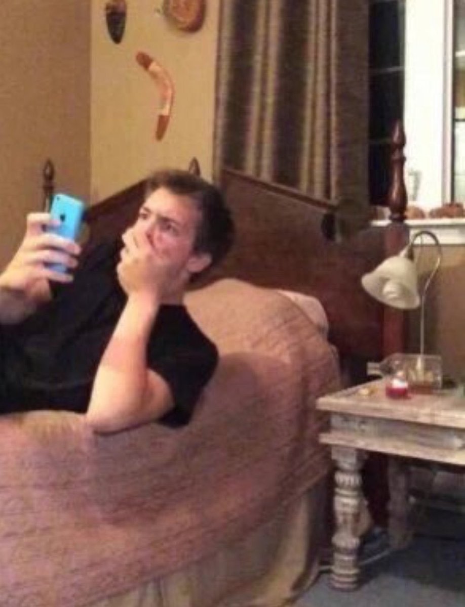 Yo después de leer que la yerba seca es la que absorbe el agua y no Santo Tomás 
EMOSIDOENGAÑADOS