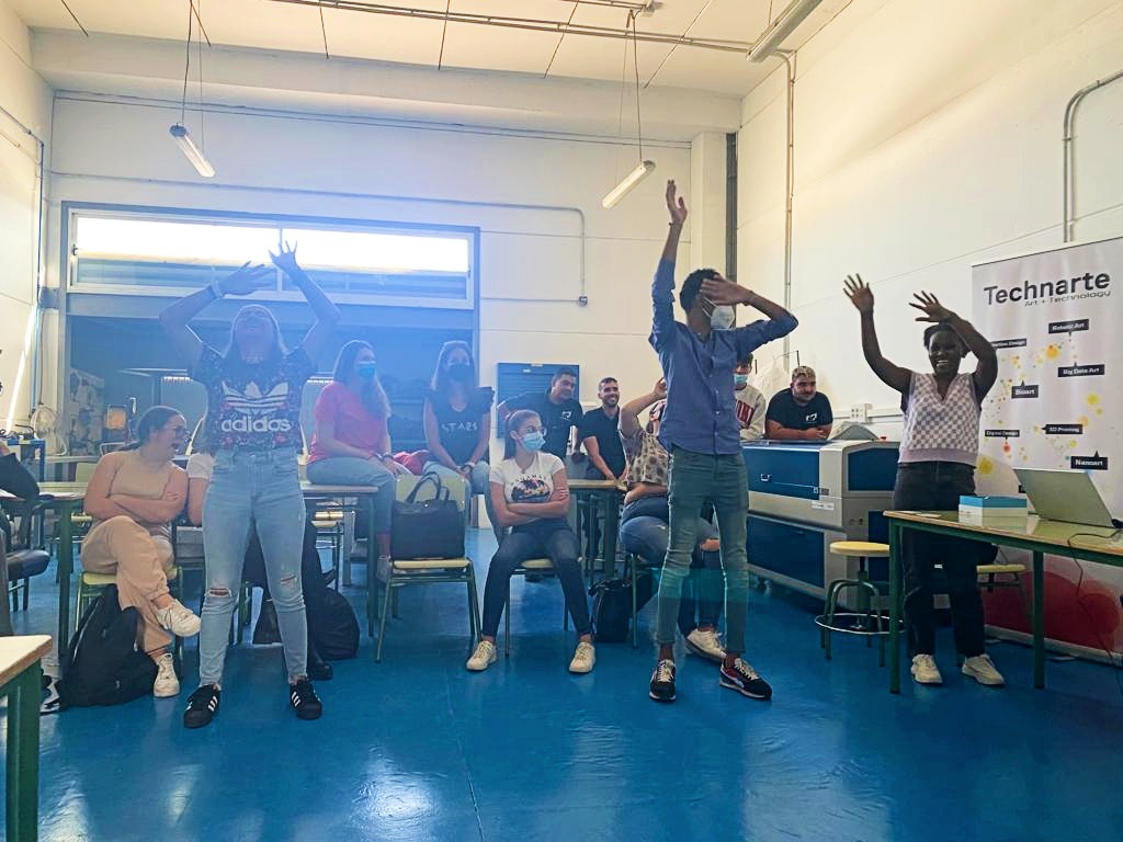 Technarte's tweet photo. El pasado 5 de mayo estuvimos en el evento #Fuerteventura Emprendedora. Fue una gran oportunidad para hacer descubrir el mundo del #arte y la #tecnología a jóvenes y emprendedores de la isla majorera. #fuerteventuraemprende #technarte #arteytecnologia https://t.co/4tkDM0q364