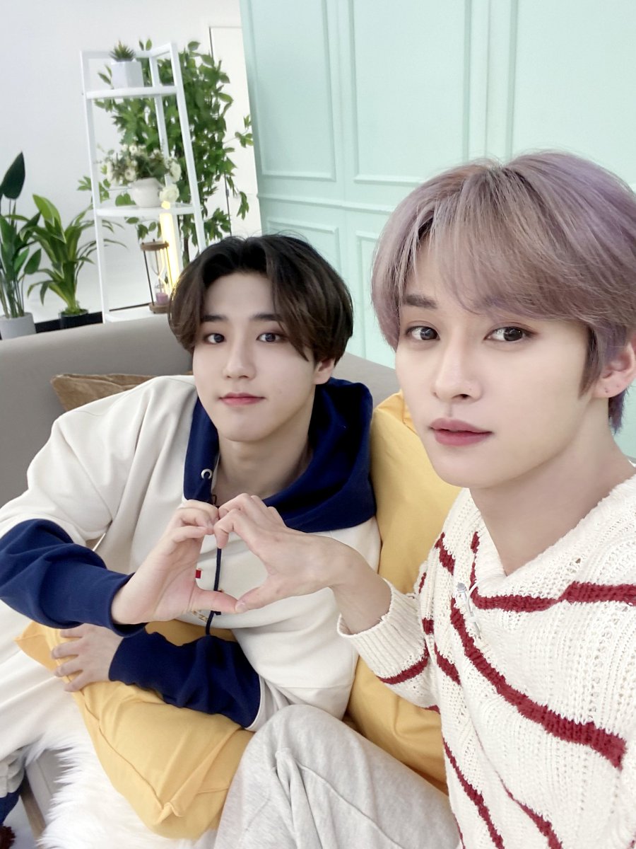 mingho_k's tweet photo. Perdón que lo diga así pero el minsung es la mejor amistad que existe https://t.co/DnxuaRWZDN
