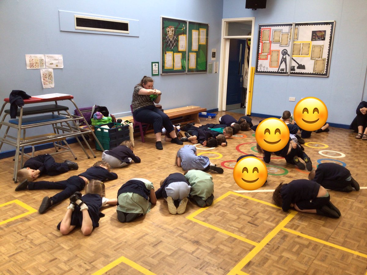 austhorperec's tweet photo. We love music with Miss Lee @ArtFormsLeeds @austhorperec @AusthorpeStaff https://t.co/xIZcKPAK3F