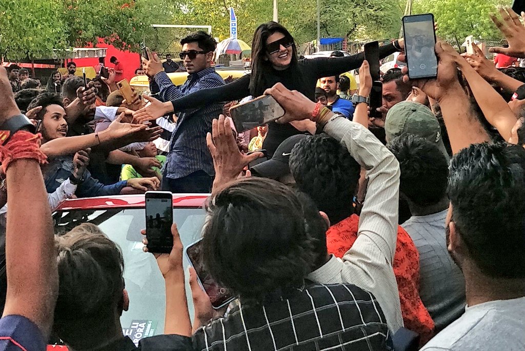 She looks happy!!! She deserves all the happiness 💜💜
#AnjaliArora #Anjalians #AnjaliArmy