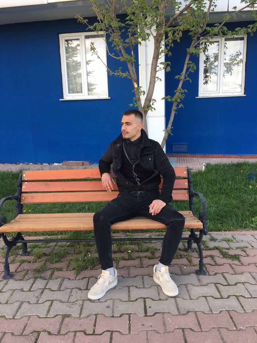 fhmmct34's tweet photo. Siyah giyinme hastalarına selam olsun🖤 https://t.co/xRMIKbLrXx