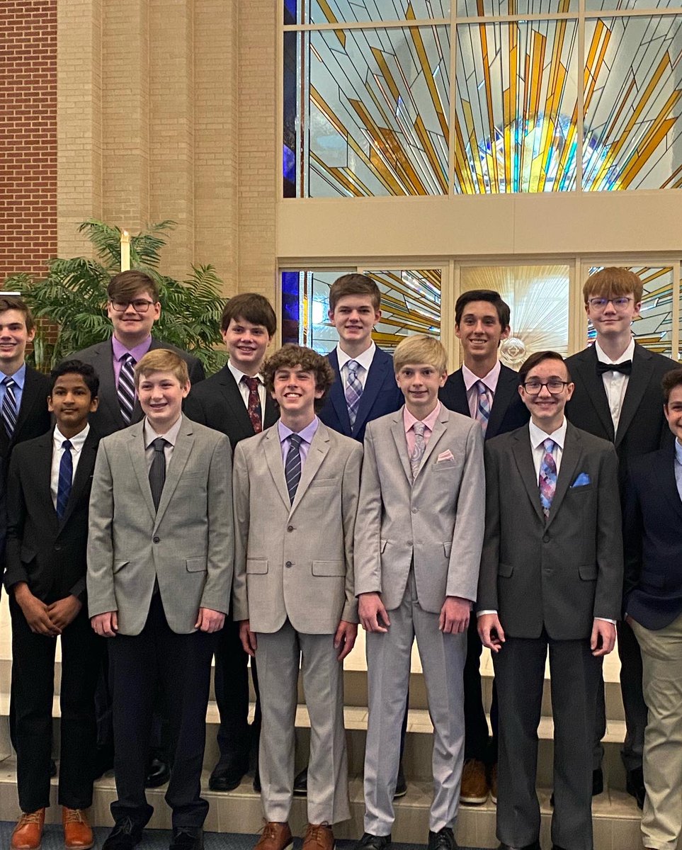 SMGAngels's tweet photo. So proud of our amazing SMG 8th graders for their beautiful tribute to Mary at our May Crowning! https://t.co/GHXidh8CuO