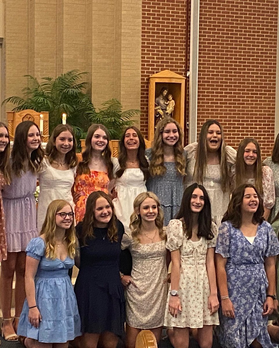SMGAngels's tweet photo. So proud of our amazing SMG 8th graders for their beautiful tribute to Mary at our May Crowning! https://t.co/GHXidh8CuO
