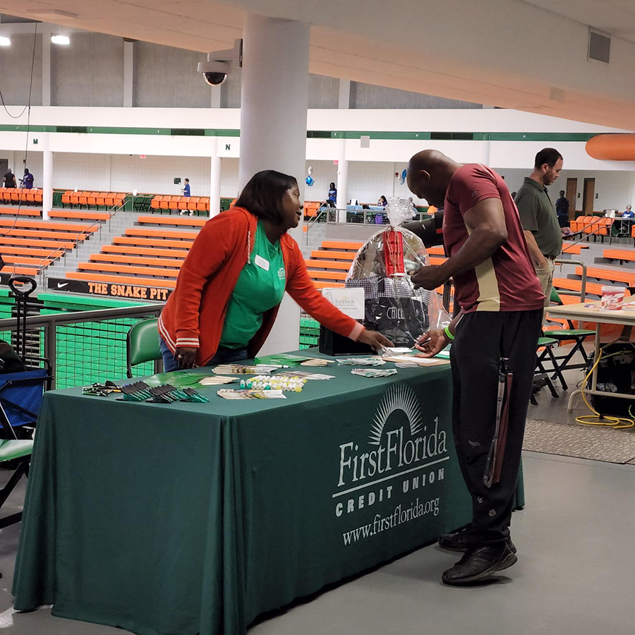 FirstFloridaCU's tweet photo. First Florida is proud to support veterans! πΊπΈπͺ
Last Friday, our staff were out at the Veterans Stand Down event in partnership with the Tallahassee Veterans Outreach providing needed financial info and resources. #FFCUcares #FFCUinTLH #Veterans β€οΈπ€π https://t.co/NyesyPOwKY