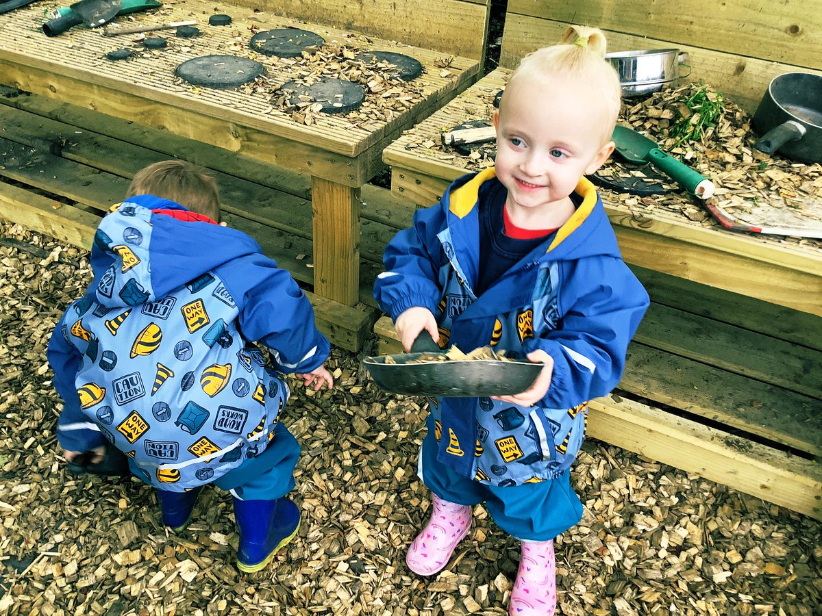 ESheret13's tweet photo. Our story this week is We’re going on a bear hunt🐻 Today we went on our own bear hunt, through the swishy swashy grass and the thick ooozy mud to look for the bear! Unfortunately we couldn’t find him but had fun drawing pictures of the bear and making him food in the mud kitchen https://t.co/QHo1P5W6sw