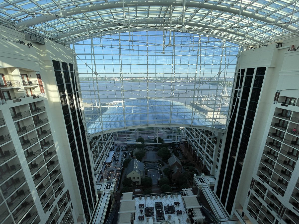 emmanuelrochas's tweet photo. Happy to be back in the 🇺🇸 to attend @ITW_Telecoms! The location is great, our meeting rooms ready at 19th floor and our wonderful @OrangeIC, @orangebusiness, @OrangePoland, @orange_es teams are eager to meet you at this important event in the calendar. See you there! 👋 #ITW2022 https://t.co/73UD9gM1st