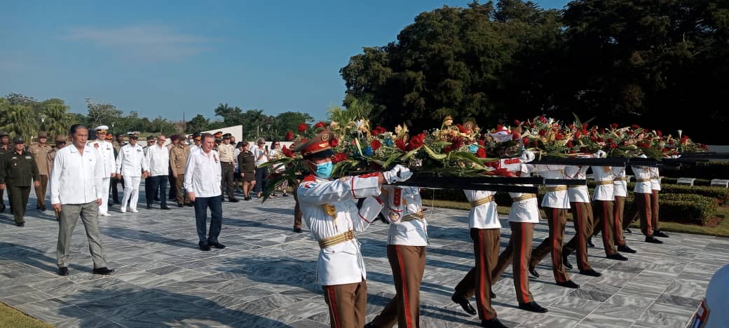 #FarCuba conmemora el 77 aniversario de la derrota del fascismo, 26 millones de soviéticos perdiendo la vida, en nuestro recuerdo los valientes cubanos que dieron su aporte a esta victoria.
#TenemosMemoria 
#NoAlFascismo