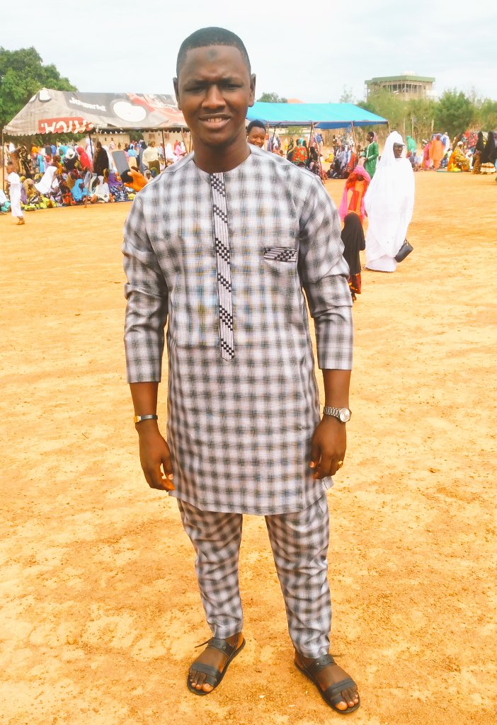 Si la considération, le respect 
et l'amour n'est pas réciproque.
Éloigne toi et sans faire du bruit 
personne n'a la clé du bonheur !!!
#AGK_LA_SAGESSE 👏