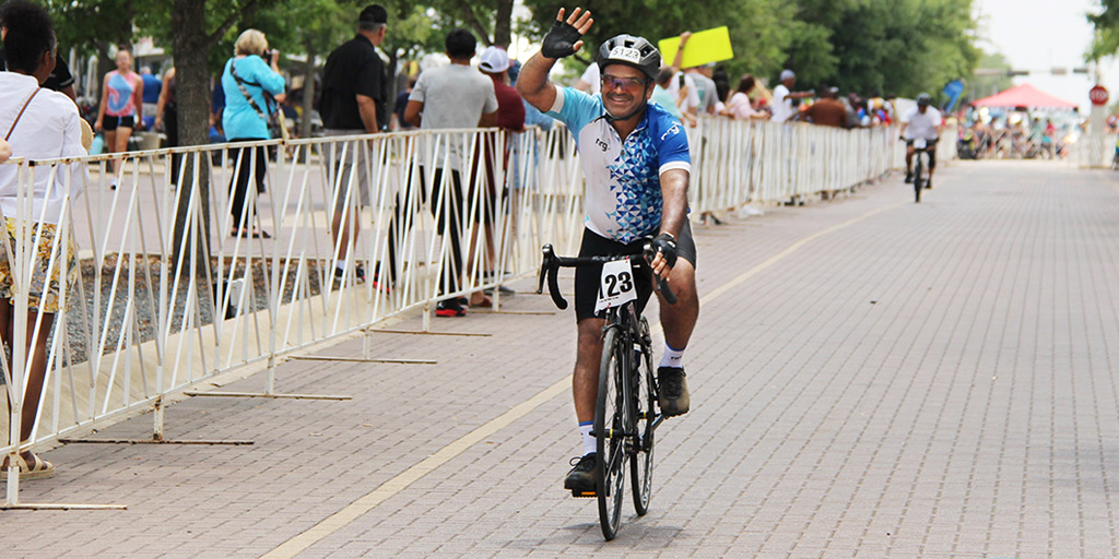 nrgenergy's tweet photo. Three cheers for the #NRGCyclingTeam going the distance for #TexasMS150! Looking to donate? Please join us in supporting the #NationalMSSociety https://t.co/Y38ddxgAkS https://t.co/9p9wpCRYii