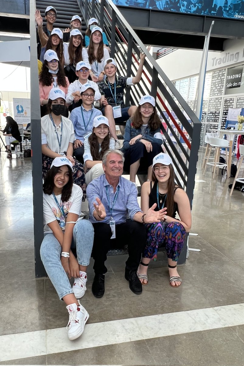 DominiqueColla3's tweet photo. Notre équipe de jeunes reporters de la webradio internationale, avec @ThierryRIERA #mlf120 #CongresMlf https://t.co/UexdkgYdYK