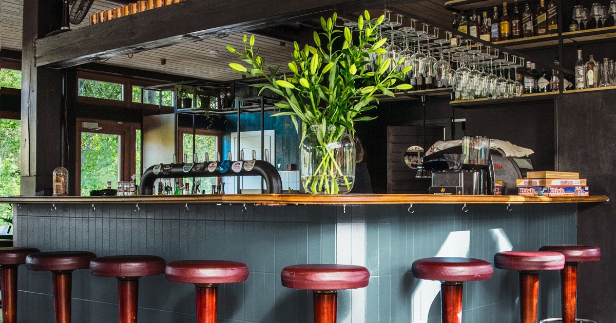 diamondvogel's tweet image. As we look forward to warmer weather, it’s the perfect time to refresh hospitality spaces. With a luxurious and comforting mood, we explore how this multifaceted palette works in a range of styles. diamondvogel.com/architectural/…

#colortrends #colorfocus #colorinspo #tints #springcolors