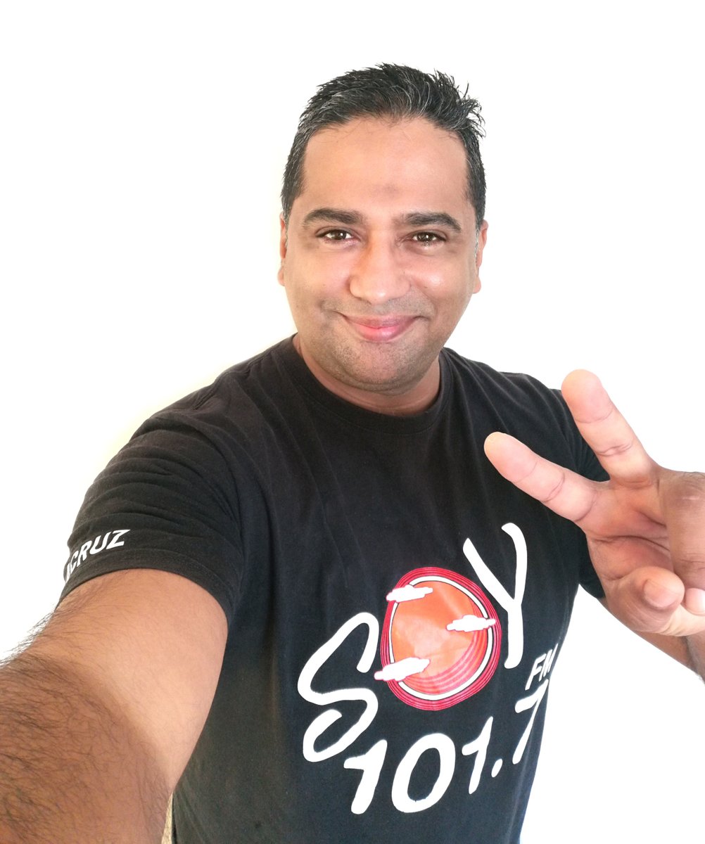 petergomezvoz's tweet photo. ¡Iniciamos la semana con toda la energía!⁣ 🎊💃🕺
⁣
#LaRumba con #PeterGomez desde las 10:00 AM⁣ en #Soy1017⁣

#FelizSemana #FelizLunes #Veracruz #TuRitmoTuMusica #Soy1017 #Salsa #Merengue #Bachata #Regueton https://t.co/DyD65Mqc37