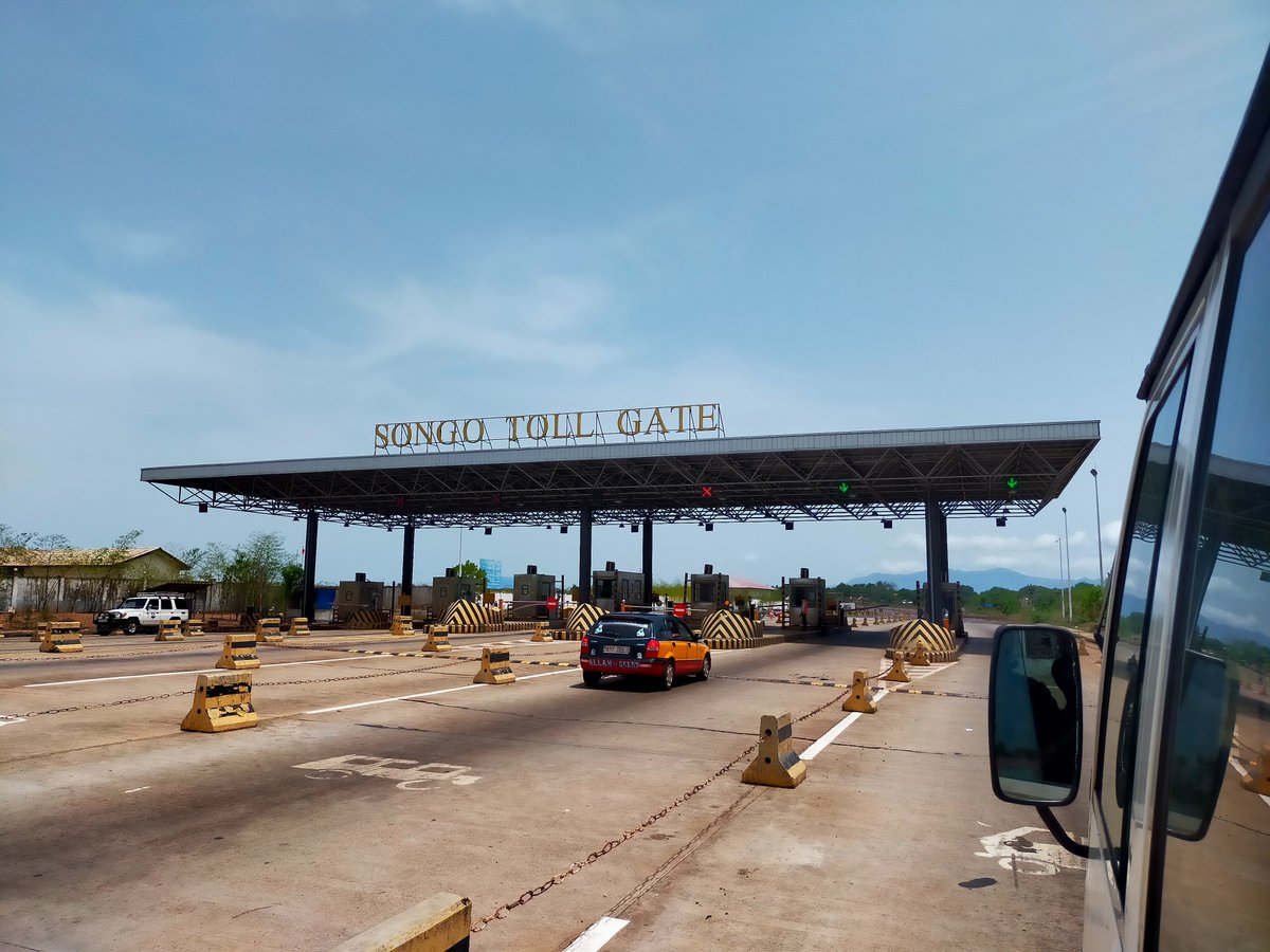 toubuya's tweet photo. Songo and Masiaka toll gate. If you live in Freetown get out to the countryside regularly and breathe the fresh air. #SaloneTwitter #SierraLeone #Africa #congestedcities https://t.co/UYTwORL5gp
