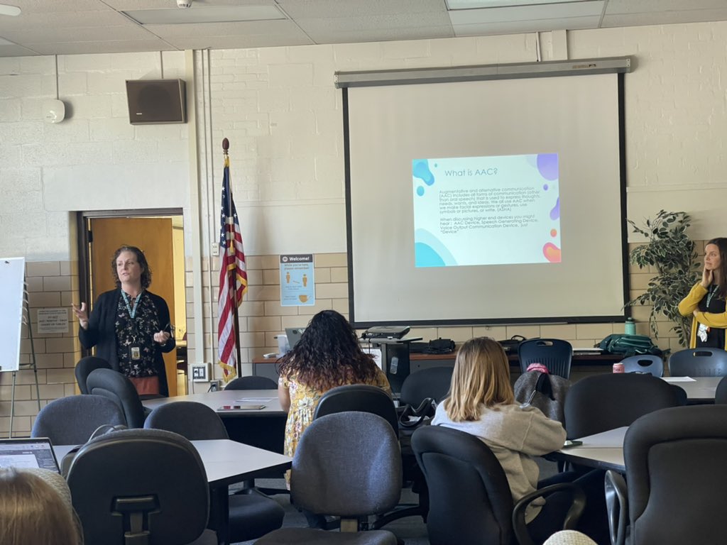 ATS_FCPS's tweet photo. Look at this full house of parents, teachers, Coaches, SLPs, etc learning about #AAC from the phenomenal #ATScoaches Colleen &amp; Allison! We are so fortunate in @fcpsnews to have the chance to collaborate! #TeamWork https://t.co/f0Bus1M2bW