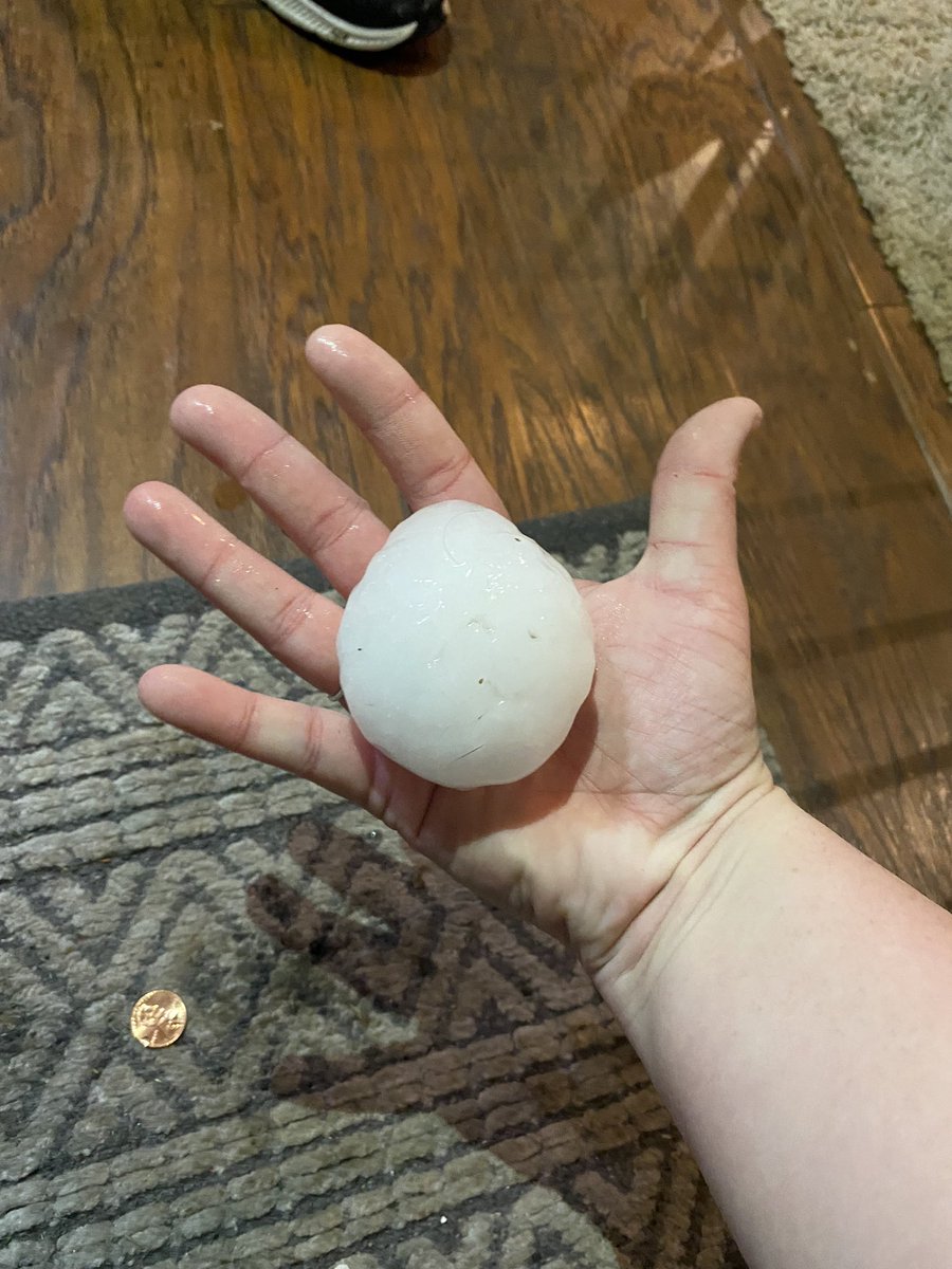 BaileyMSchwartz's tweet photo. Massive hail this morning in Clarkfield MN @WCCO @FOX9 @kare11 @weatherchannel @WeatherNation @xWxClub @keloland @dakotanews_now https://t.co/GXxLAtxcot