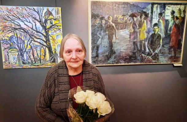 В Петербурге двое молодых людей напали на 76-летнюю художницу Елену Осипову у ее подъезда и отобрали у нее антивоенные плакаты

holod.media/2022/05/09/chr…