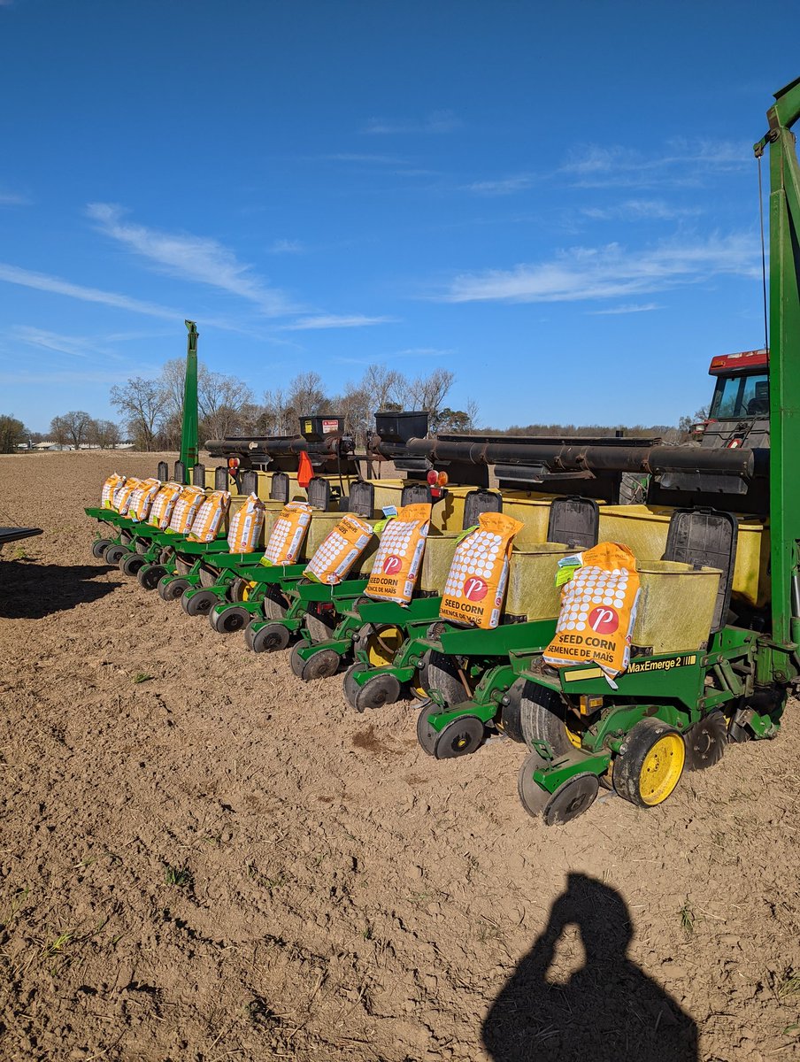 Wayne84930145's tweet photo. Spring planting about to start for 2022. See what happens this year  been crazy so far an haven't even hardly factored weather yet. 6757 pride gets the start this year. https://t.co/JzT28vKTZX