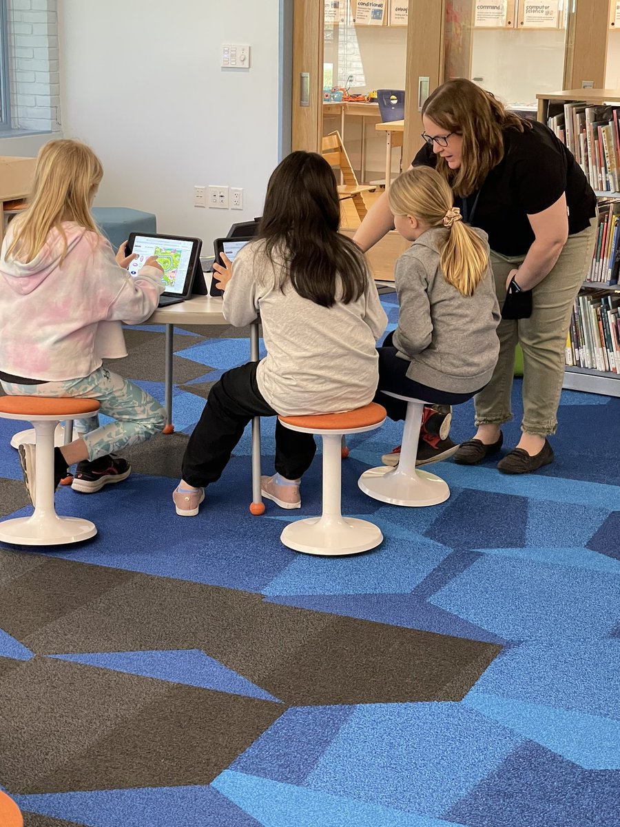 Esmoskowitz's tweet image. The #CodingCarnival🎪 Is in full swing in our #WOGLC w/ @SwiftPlayground and @BeebotCo. Students are learning to code with commands, collaboration and iteration. Thank you @AppleEDU,  @AndreaSchaber and @jculwellblock for this amazing work. #WeAreChappaqua @DrAPease @chackerman1