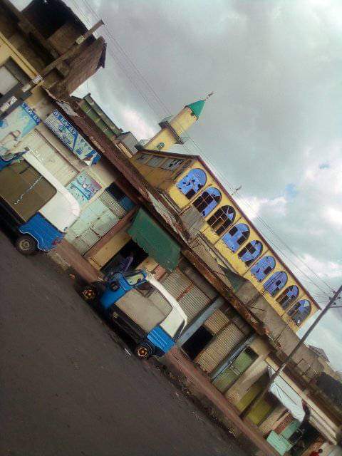 MuradTadesse's tweet photo. #Gondar is trying to whitewash #GondarMassacre by making fake news about how it's a peaceful city.

Guess what… a peaceful city doesn't have armed extremist militants like #Fano &amp; local militia that kill Muslims at will, even on funeral ceremonies!

#IslamophobiaInEthiopia https://t.co/uwhHyTQtlZ