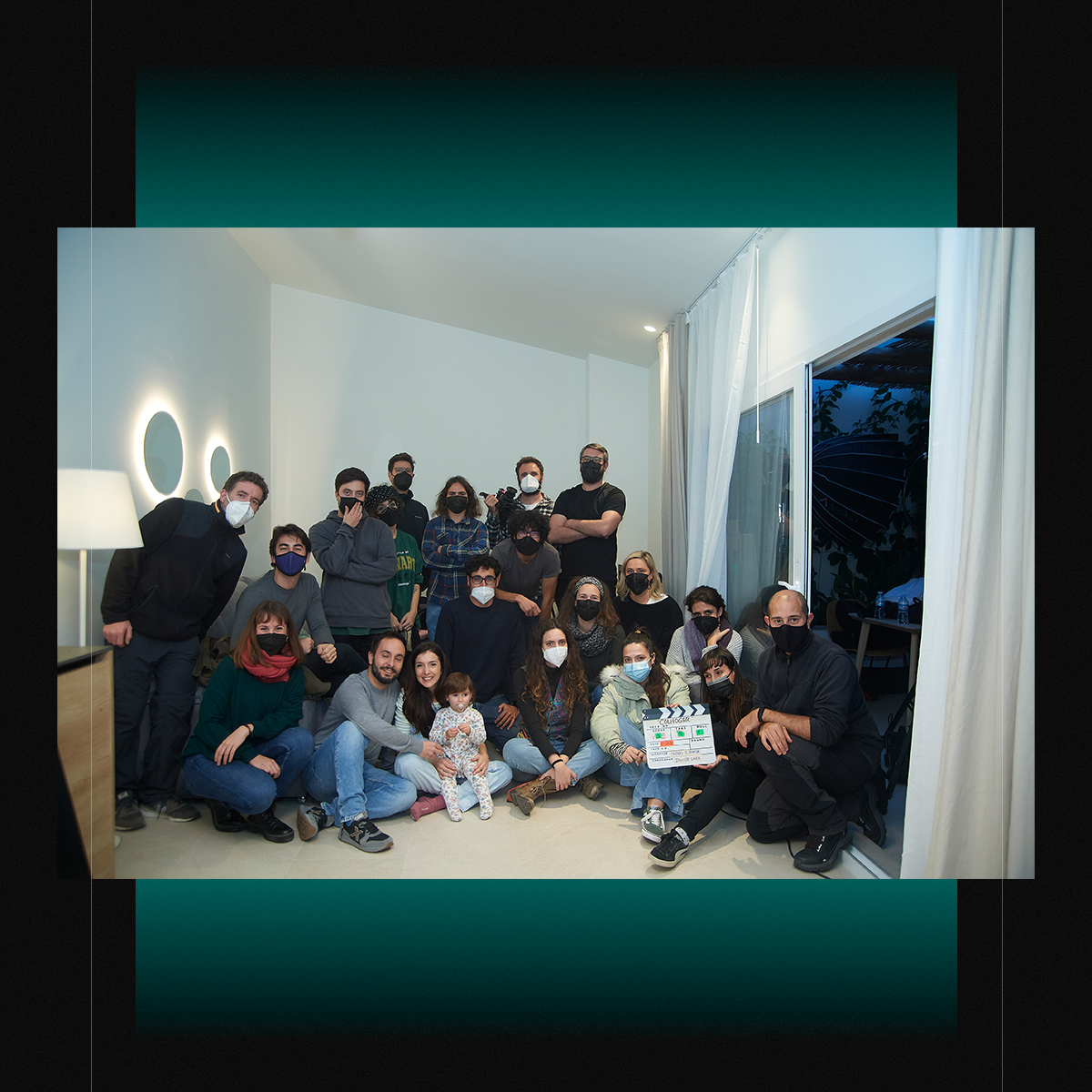 TwinFreakStudio's tweet photo. Y tras las cámaras podéis ver a nuestro equipazo trabajando en este gran proyecto publicitario, con fotografía #MakingOf de @JoseBretonFotos.
¡Muchas gracias a todos por hacerlo posible!
.
.
Agencia: @Playroom360 
Producción: @TwinFreakStudio 
Cliente: #Colhogar https://t.co/t8owOq2lcD