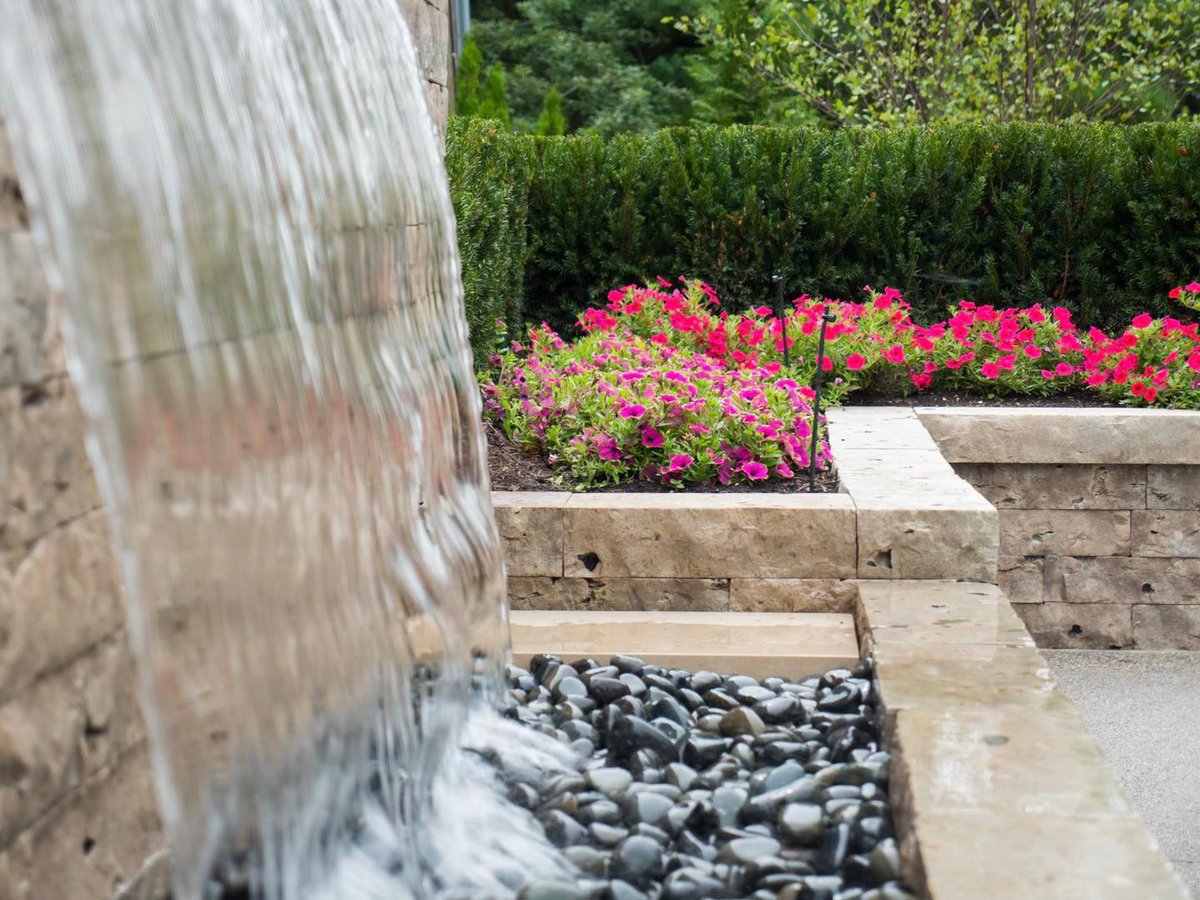 JPCHomebuilder's tweet photo. As the weather warms up, we are starting to think about all of our favorite summer activities. There’s nothing better than good times with family and friends in a beautiful outdoor space.
#CustomHomes #CustomGrill #DesignBuild #PatioDesign #BuildToSuit #Michigan #JPCraig https://t.co/Df9D1UwbWF