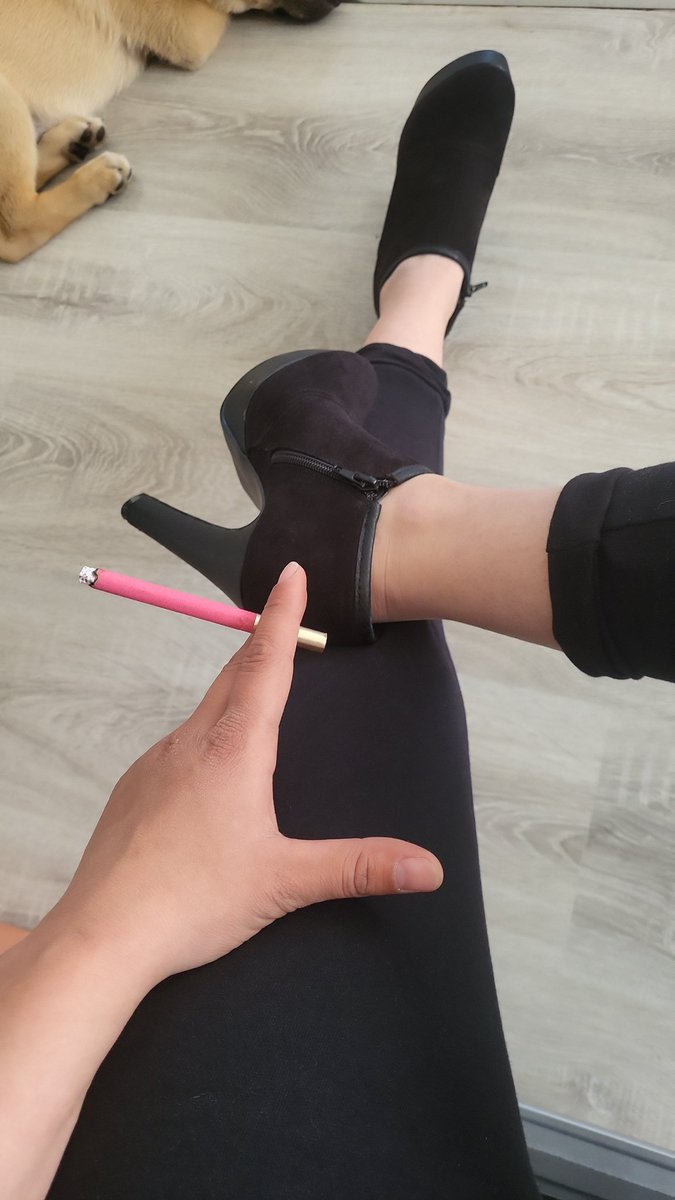 So meine kleinen zahlsklaven bei dem mega geilem Wetter werde ich jetzt Eis essen gehen und einen kaffe trinken !! Und ich will das ihr mein Eis zahlt!! Zack zack !
#zahlhsklave #sklave #paypig #herrin #Queen #Tribute #zahlfotze