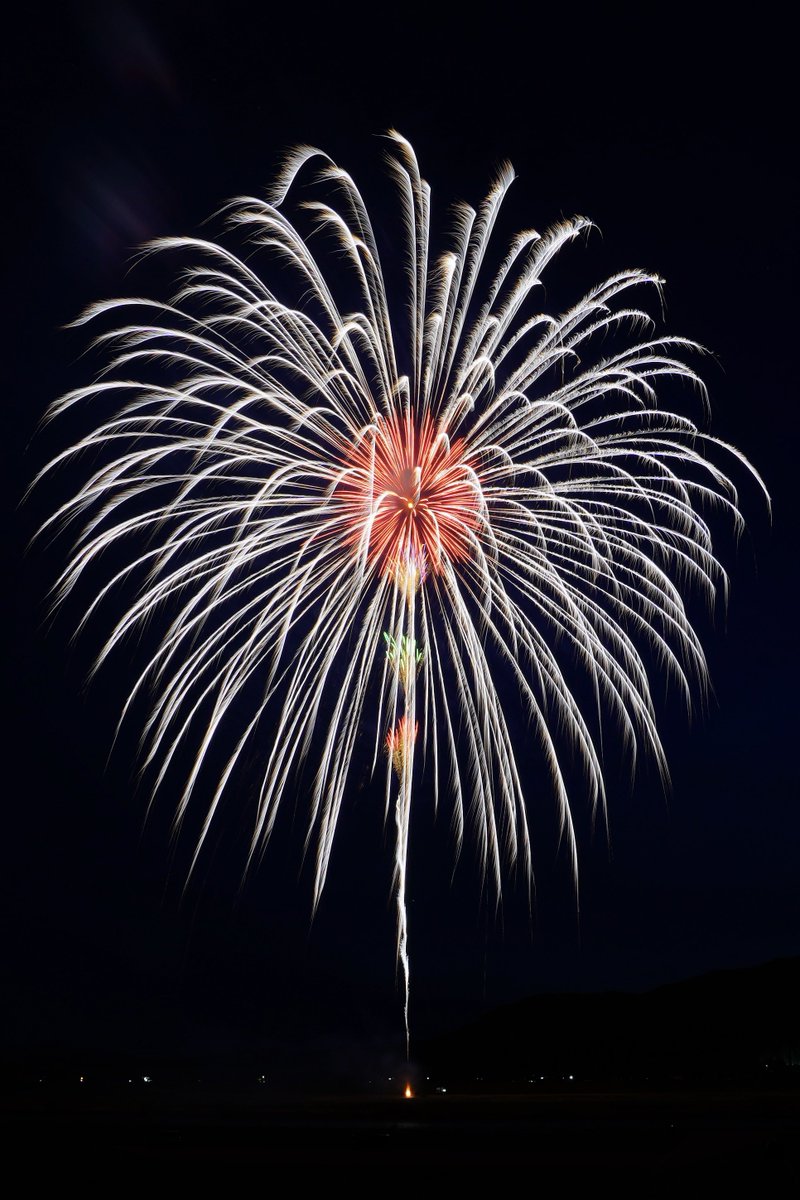 e17071's tweet photo. 2022.5.8 秋田県大仙市大曲 にて。
#FireworksforPeace
5号玉
・紅芯銀冠(#髙橋煙火)
・(#太洋花火)
・錦先彩色点滅(#伊那火工堀内煙火店)
・萌し(#ワキノアートファクトリー)
望遠花火に集中し過ぎて普通の花火撮影が疎かに…(涙)
#大曲の花火
#fireworks4peace
#α7III
#sel1635z https://t.co/WRq935DI03