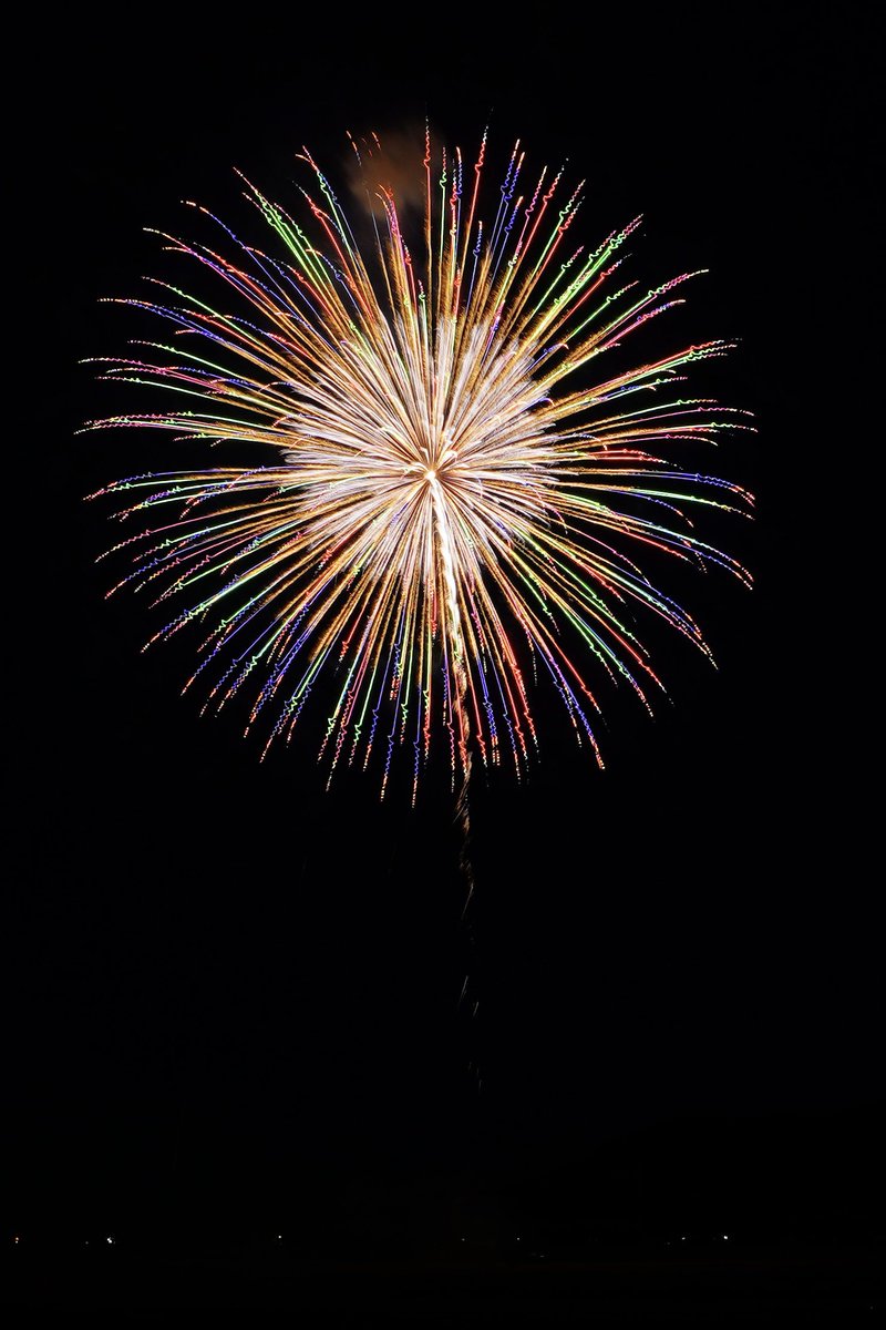 e17071's tweet photo. 2022.5.8 秋田県大仙市大曲 にて。
#FireworksforPeace
5号玉
・紅芯銀冠(#髙橋煙火)
・(#太洋花火)
・錦先彩色点滅(#伊那火工堀内煙火店)
・萌し(#ワキノアートファクトリー)
望遠花火に集中し過ぎて普通の花火撮影が疎かに…(涙)
#大曲の花火
#fireworks4peace
#α7III
#sel1635z https://t.co/WRq935DI03