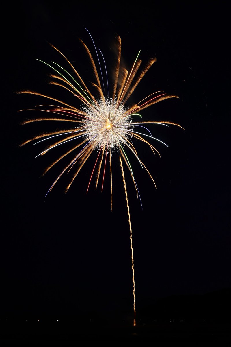 e17071's tweet photo. 2022.5.8 秋田県大仙市大曲 にて。
#FireworksforPeace
5号玉
・紅芯銀冠(#髙橋煙火)
・(#太洋花火)
・錦先彩色点滅(#伊那火工堀内煙火店)
・萌し(#ワキノアートファクトリー)
望遠花火に集中し過ぎて普通の花火撮影が疎かに…(涙)
#大曲の花火
#fireworks4peace
#α7III
#sel1635z https://t.co/WRq935DI03