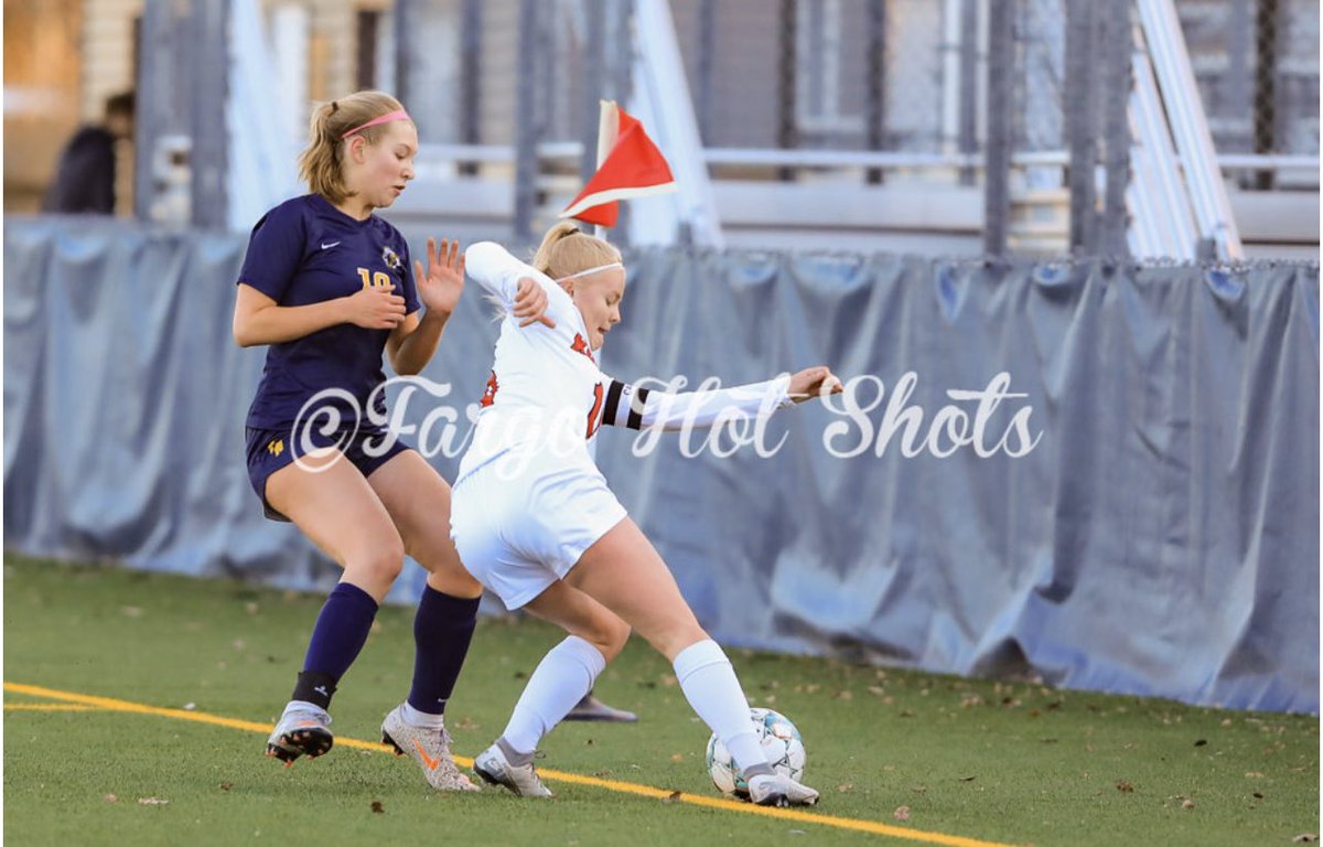 SENIOR SPOTLIGHT! ⚽️⚽️
Lily Costello 🤭

how long have you been playing soccer: 12 years 

favorite soccer memory: winning the cushman cup my freshman year 

pregame meal: erbert and gerberts

plans for the future: attending UND to study physical therapy