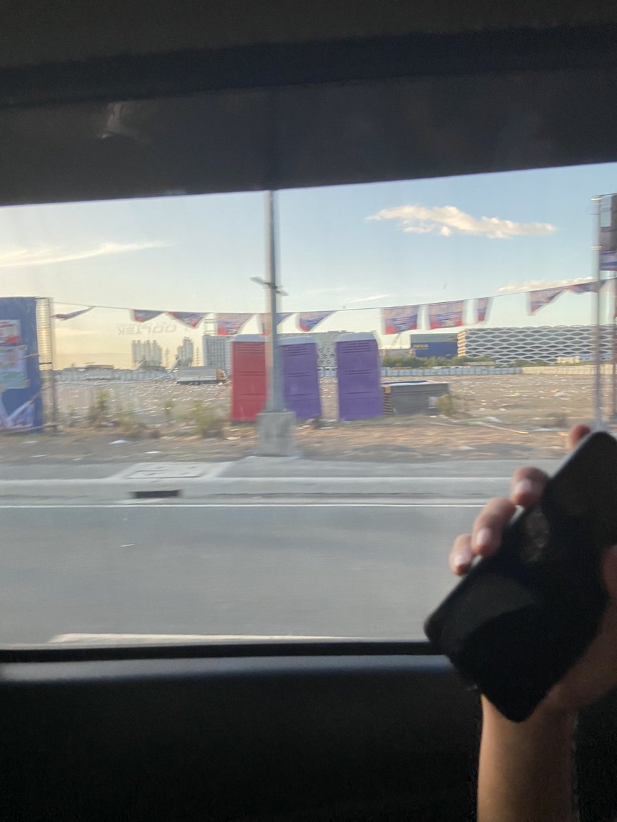Edrizjuliana_'s tweet photo. PAKI LINIS MUNA NG KALAT 🥱HINDI KAYO BAGAY SA SOLAIRE PLS 🤢 https://t.co/cy8z0WydVT