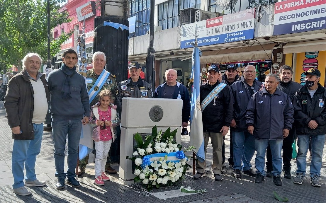 GustavoSuarezGS's tweet photo. San Martín - 🇦🇷🇦🇷ACTO CONMEMORATIVO, POR EL 40° ANIV. DEL HUNDIMIENTO DEL ARA GENERAL BELGRANO. Con emotiva ceremonia; se homenajeó a los 323 héroes, que perdieron la vida en el hundimiento del Crucero Arg.  *GLORIA y HONOR a nuestros valientes soldados de la Guerra de Malvinas. https://t.co/oONvXxpTPo