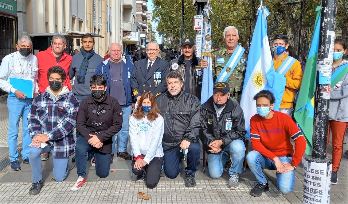 GustavoSuarezGS's tweet photo. San Martín - 🇦🇷🇦🇷ACTO CONMEMORATIVO, POR EL 40° ANIV. DEL HUNDIMIENTO DEL ARA GENERAL BELGRANO. Con emotiva ceremonia; se homenajeó a los 323 héroes, que perdieron la vida en el hundimiento del Crucero Arg.  *GLORIA y HONOR a nuestros valientes soldados de la Guerra de Malvinas. https://t.co/oONvXxpTPo