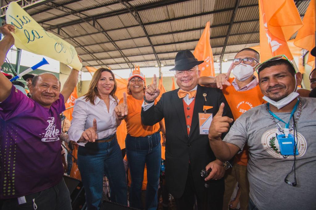 karinajimenez75's tweet photo. 📣#ConvenciónNacional #Guayaquil con la Dirigencia y militantes #Jairalista
En su Intervención @jimmyjairala envío un mensaje contundente
Primero #Escuchar a los #Ciudadan@s será su prioridad ciudadana🙋♀️ #UnidosYOrganizados #ElFuturoSePintaDeNaranja con
@cendemocratico🇪🇨 https://t.co/jlQIyXzVj4