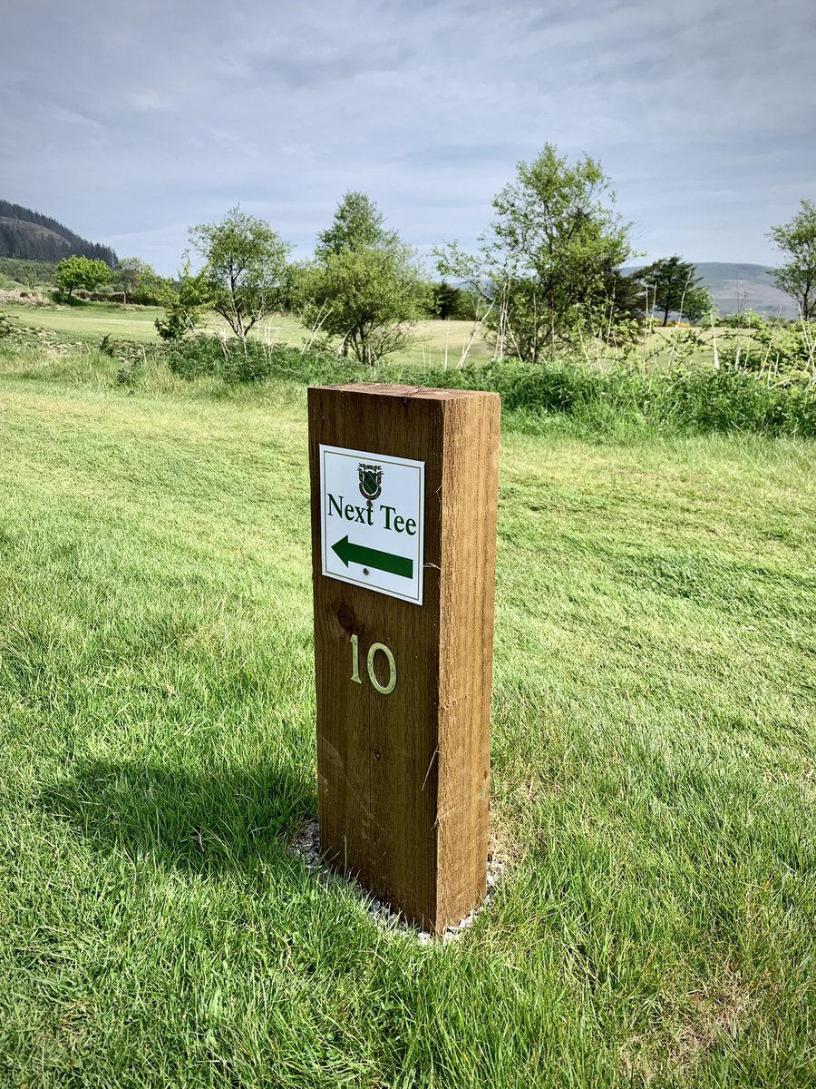JamesMatthewman's tweet image. Sometimes you got to work with what you got. It’s getting crispy out there now 🥵. Next tee signs have had their silver numbers put on, really happy how they’ve turned out. Greenkeeping is all about the finishing touches 👌 #recycleandreuse @MaestegGreens