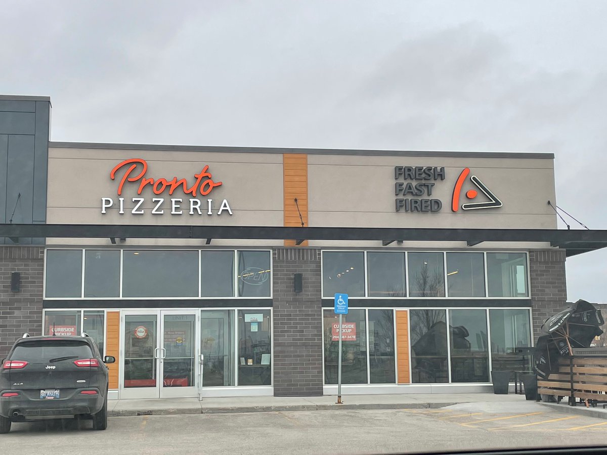 MichelleBailey1's tweet image. Welcoming committee 😂😂😂 #pizzagirl #NewJob #notafraidofhardwork