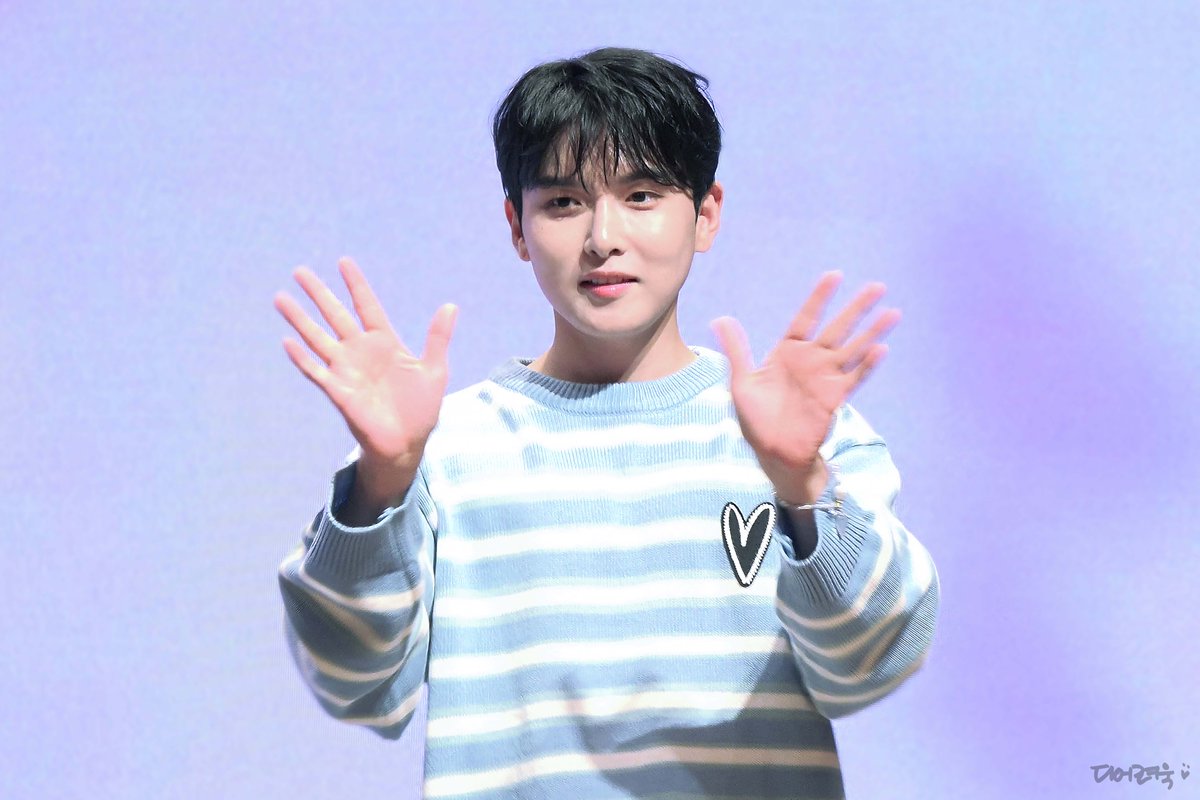 220508 #려욱 팬사인회

그댄 내게 단 한사람 🎶