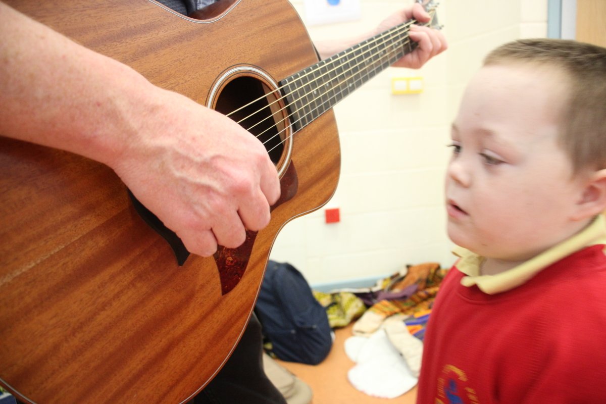 Fairfieldstweet's tweet image. Look how engaged Alfie was in our African Drumming session this afternoon with @matthewevens1! He was very curious &amp;amp; keen to find out about all the different instruments, how they could be played and what sounds they could make! #engagementmodel @Artsmarkaward 
Thank you Matthew!