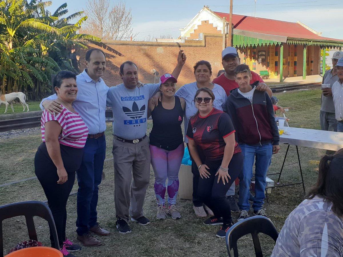 HugoRasetto's tweet photo. #CLASON ➡️ FIESTA DEL PUEBLO
Acompañamos a vecinos de la localidad de Clason en una hermosa jornada celebrando el día de su santa Patrona, Nuestra Señora de Luján. ¡Muchas gracias a todos por el tiempo compartido!
#IriondoEntreTodos https://t.co/2TlPW9TeP5