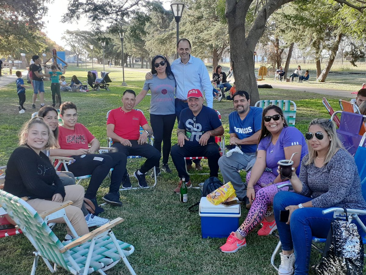 HugoRasetto's tweet photo. #CLASON ➡️ FIESTA DEL PUEBLO
Acompañamos a vecinos de la localidad de Clason en una hermosa jornada celebrando el día de su santa Patrona, Nuestra Señora de Luján. ¡Muchas gracias a todos por el tiempo compartido!
#IriondoEntreTodos https://t.co/2TlPW9TeP5