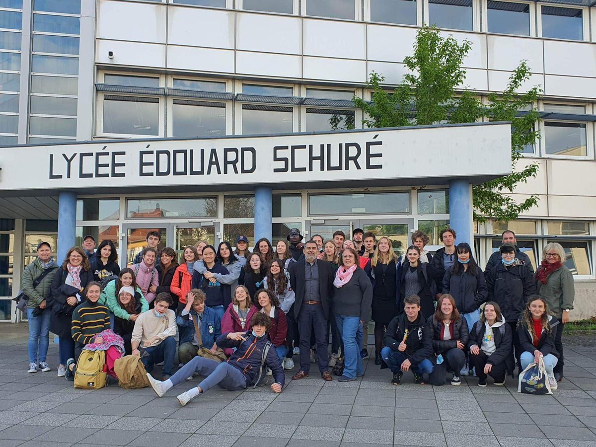 GreelyPrincipal's tweet photo. French students return home after spending 4 days in Paris and 10 days with their host families in Barr, France. Our Greely students lived with their French exchange students and attended classes at the Lycée Schuré. In addition, we also went on group excu https://t.co/y6Am2CIRLi