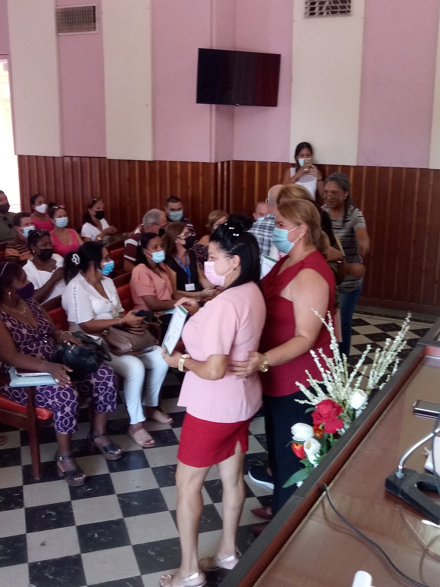 JoelCastilloFu1's tweet photo. Realiza cuadros del MINCIN capacitacion sobre las normas jurídicas, para garantizar el proceso de licitación de unidades en el comercio. # FUERZA CUBA. https://t.co/MhtI4L11ze
