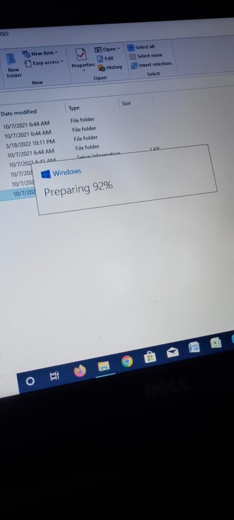 smoon_lee's tweet photo. Flies around the world. Still has progress bars 😲
#Windows #OSUpgrade #Windows10 https://t.co/7c6ZWSzlrP