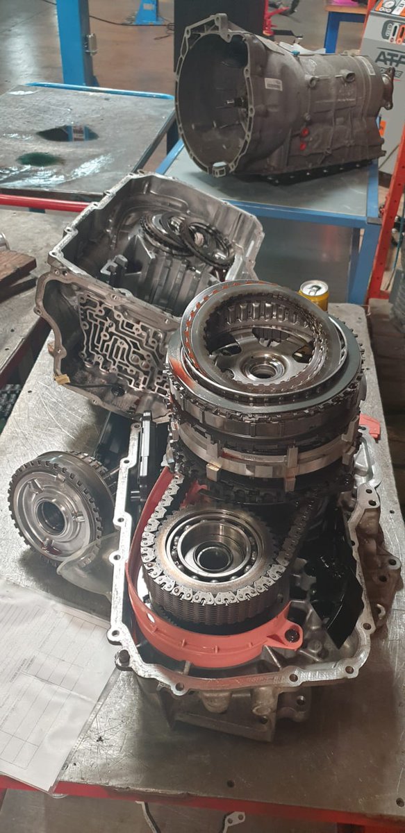 laboiteauto's tweet image. Le saviez-vous ? Les boîtes automatiques
double embrayage sont des boîtes très souples et très
rapides. Un des deux embrayages s'occupe des
vitesses paires alors que l'autre des vitesses impaires
et de la marche arrière.
laboiteauto.fr