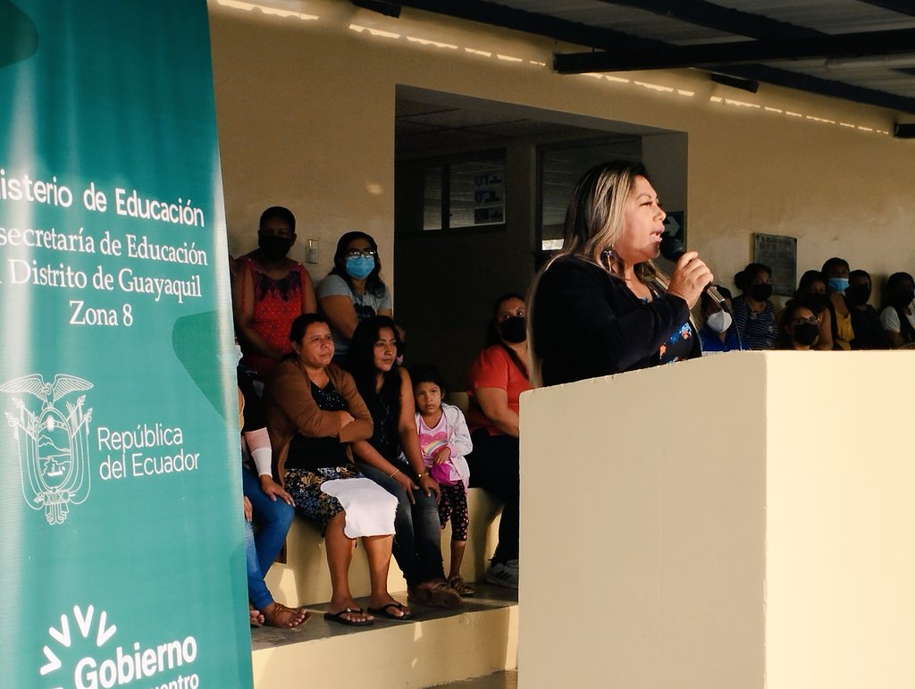 EducacionZ8_Ec's tweet photo. En la Unidad Educativa fiscal 9 de Octubre, se inaugura el periodo escolar con la presencia de @yecenialimon, subsecretaria de @EducacionZ8_Ec.
#VolvemosAlCole https://t.co/5aUMBBE93C