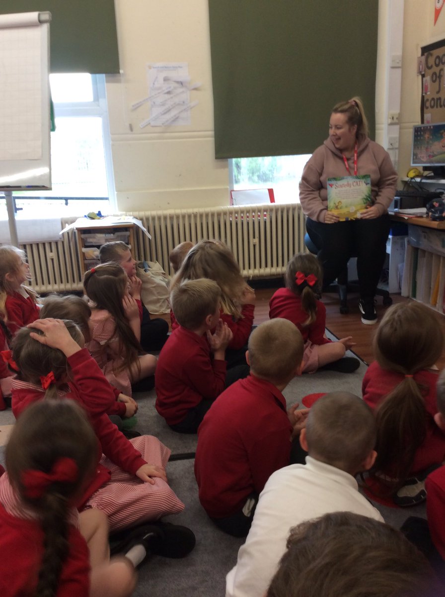 EastwayPrimary's tweet image. Year 1 enjoying ‘Secret Reader’ this week..... #secretreader #eastwaylovesreading #EastwayY1