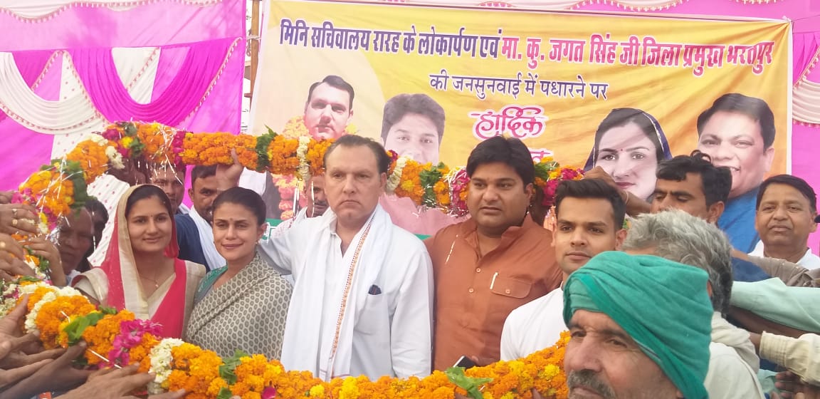 DRSHAILESHBJP's tweet photo. आज पंचायत समिति कुम्हेर के "ग्राम रारह" में मिनी सचिवालय के लोकार्पण कार्यक्रम की अध्यक्षता की। जिला परिषद द्वारा पूरे भरतपुर जिले में जिला प्रमुख जगत सिंह जी के नेतृत्व में विकास के सैकड़ों कार्य किये जा रहे हैं। 1/2
#Rarah #Bharatpur #PeopleFirst https://t.co/dBKIYoYI1c