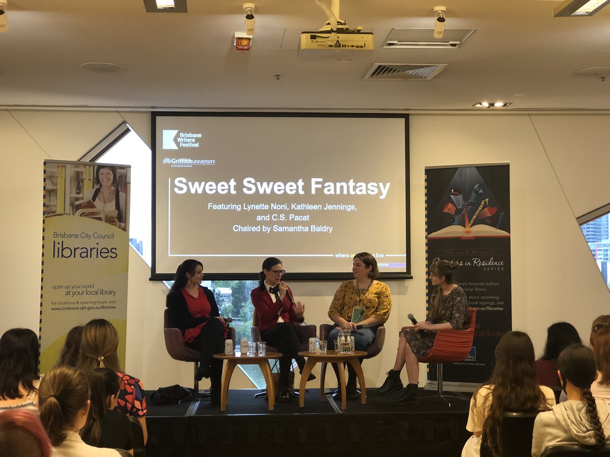 linliwan_'s tweet photo. sweet sweet fantasy and my narrative craft nerd heart is so happy #BWF60
@BrisWritersFest w/ @LynetteNoni, @cspacat, @tanaudel & Samantha Baldry https://t.co/RgbasaPHp5
